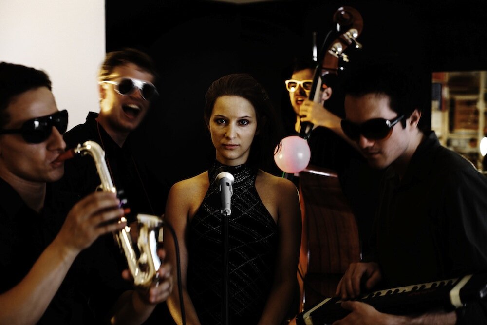 Ángela Tröndle & MOSAIK (plus strings)